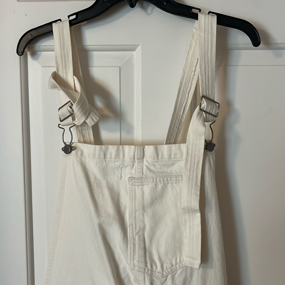 Levi’s size large nwt white crossback overalls slightly distressed